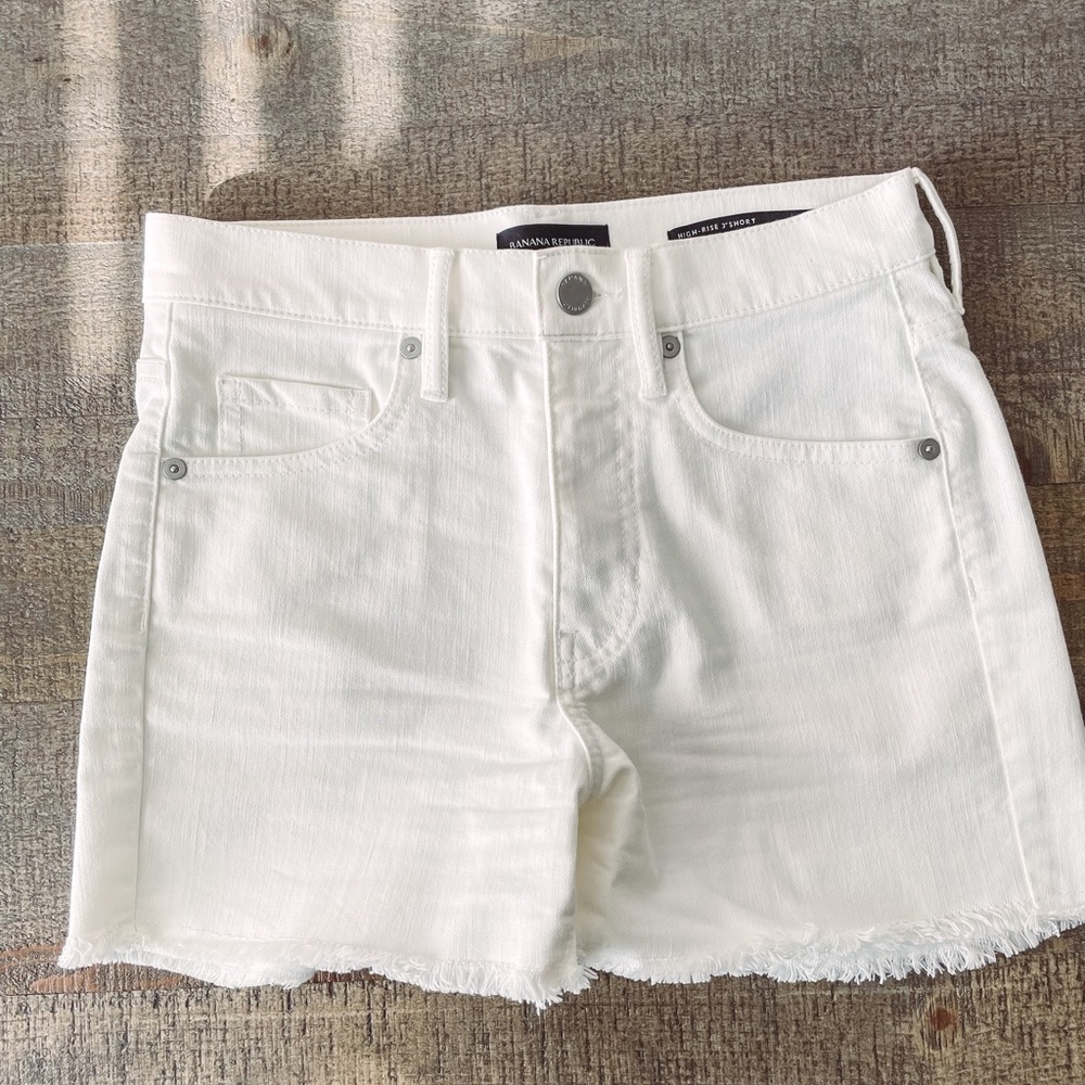 Banana Republic white high rise 3” shorts denim